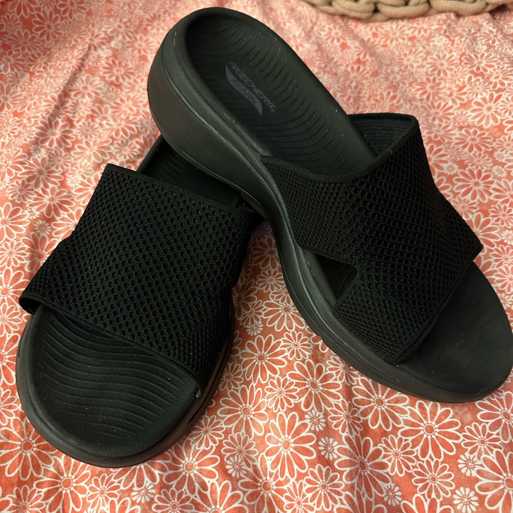 Skechers Arch-Fit Ultra Go slide on shoes. Black size 9.